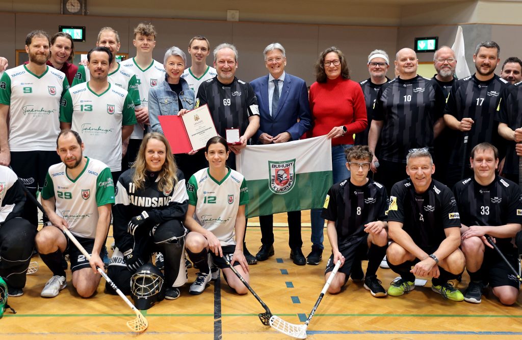 Verleihung des Sportverdienstzeichens in Silber an Herrn Alfred Günter Kampel.  LHStv.in Gaby Schaunig, Alfred Günter Kampel, LH Peter Kaiser, Stadträtin Constance Mochar,